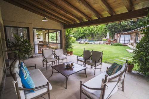 Outdoor seatting area